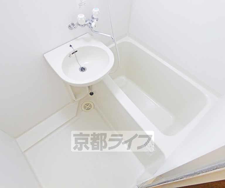 バス・シャワールーム　広々とした浴室です。