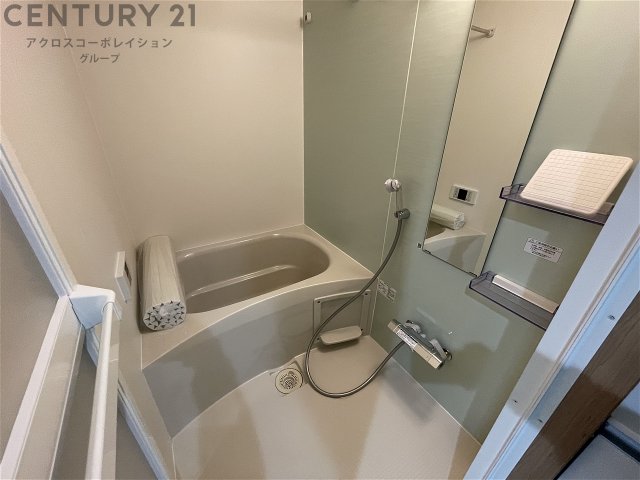 バス・シャワールーム　浴室乾燥機・追い焚き機能付きの浴室です！