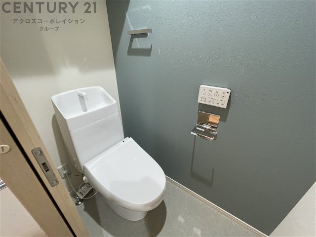 トイレ　温水洗浄便座機能付きトイレです！