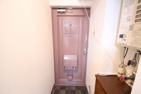 玄関　※別号室の写真です