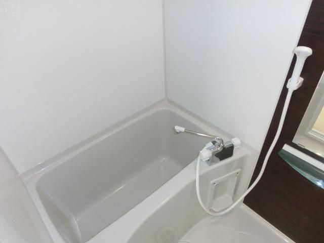 バス・シャワールーム　広いバスルーム