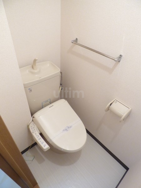 トイレ　ウォシュレット付き