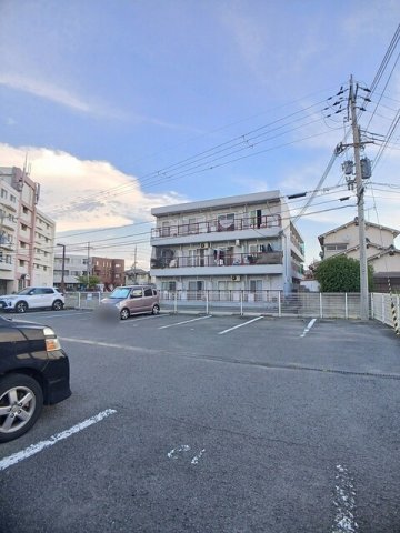 駐車場　駐車場があるので、車を買う予定の方も安心です