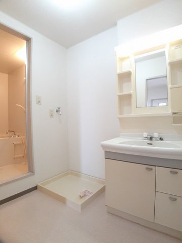 洗面設備　コンパクトで使いやすい洗面所