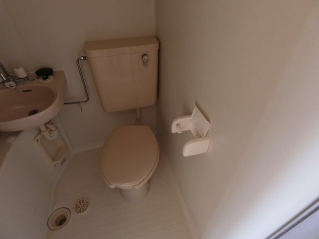 トイレ　他のお部屋の参考写真となります。