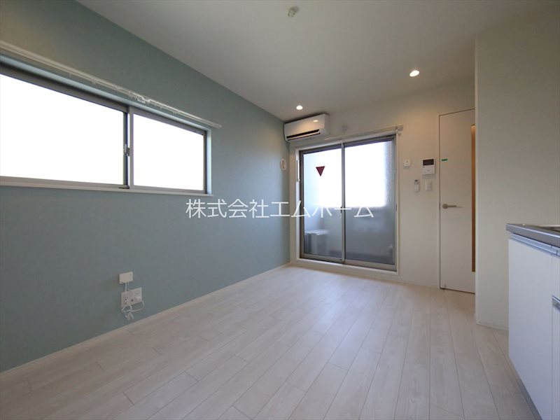 バルコニー　ＬＤＫ8帖　システムキッチン　エアコン完備