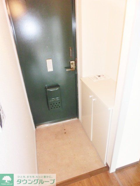 玄関　玄関下駄箱あり