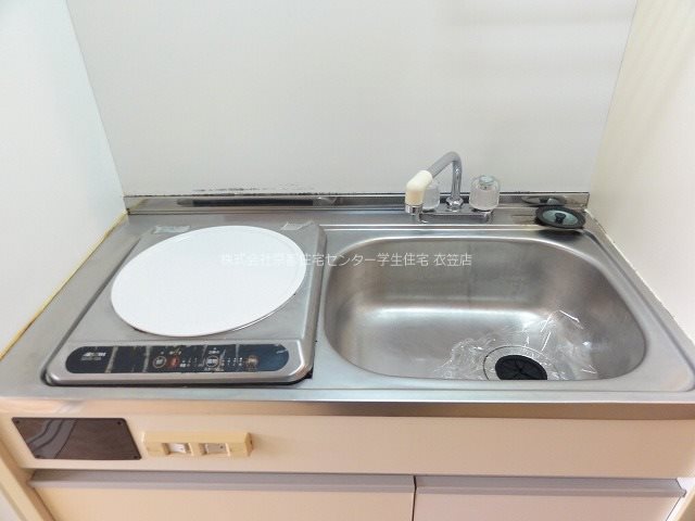 キッチン　キッチンはIH1口コンロ付です。