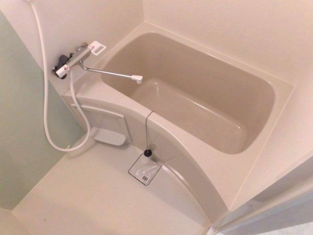 バス・シャワールーム　広めの浴室です。