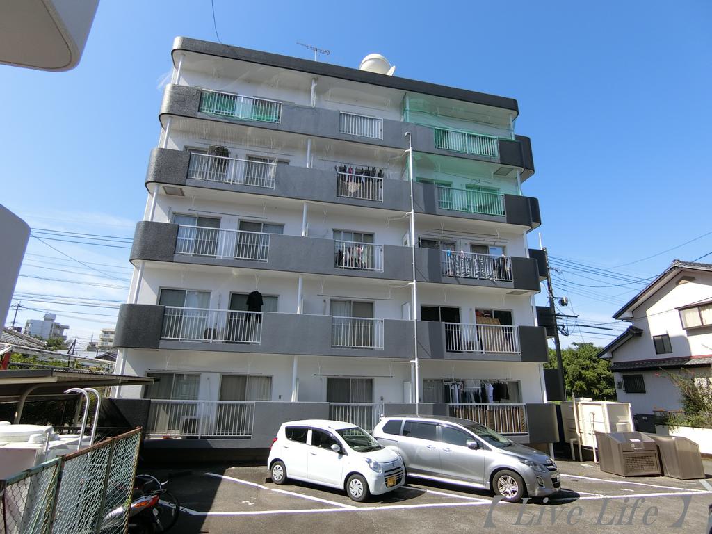 エントランス　広々とした駐車場◎