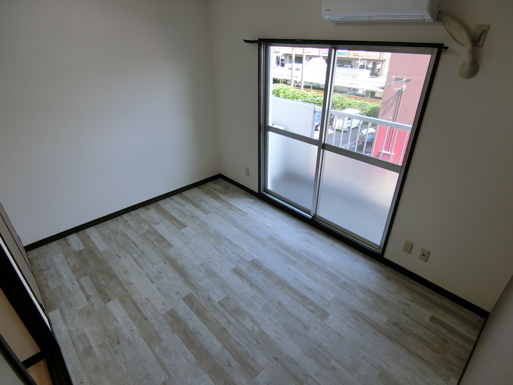 ロビー　南向きで日当たり抜群◎