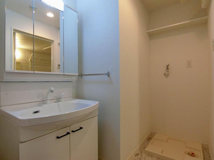 洗面設備　※同物件別部屋の参考写真