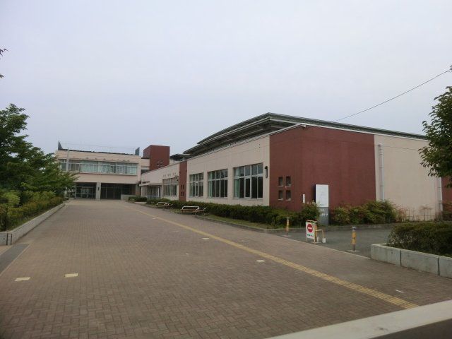 中学校　八王子市立七国中学校（中学校）まで749m