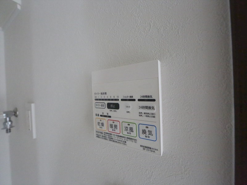 その他設備　浴室暖房乾燥機付き