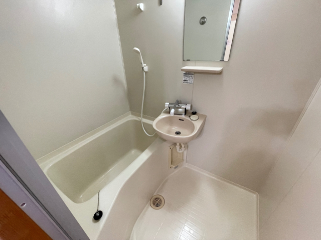 バス・シャワールーム　※室内写真は別室サンプル。