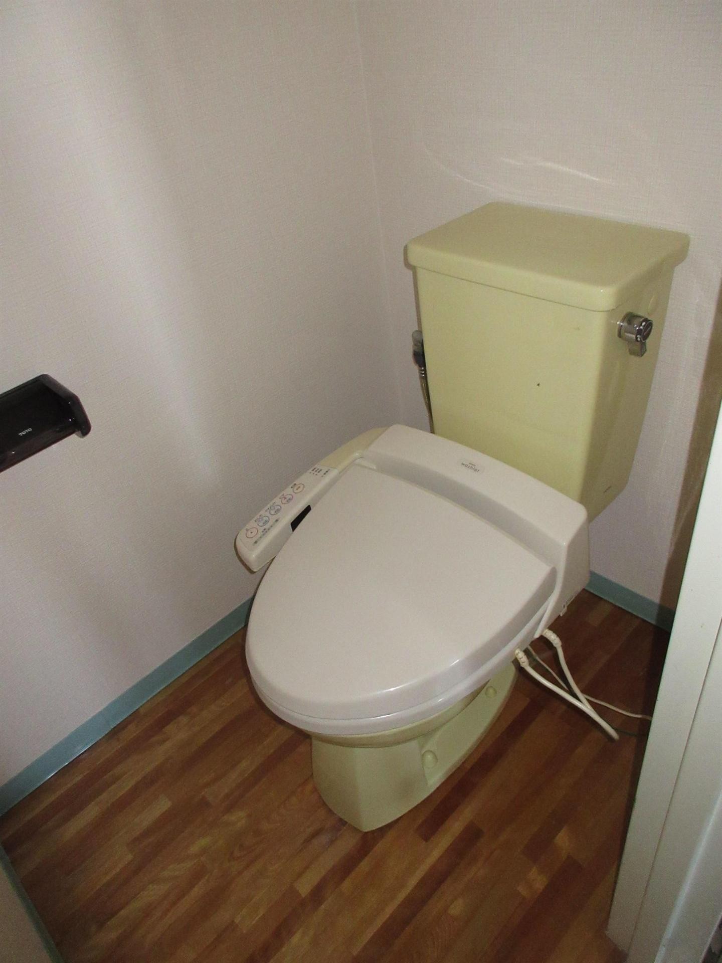 トイレ　温水洗浄便座搭載のトイレです☆