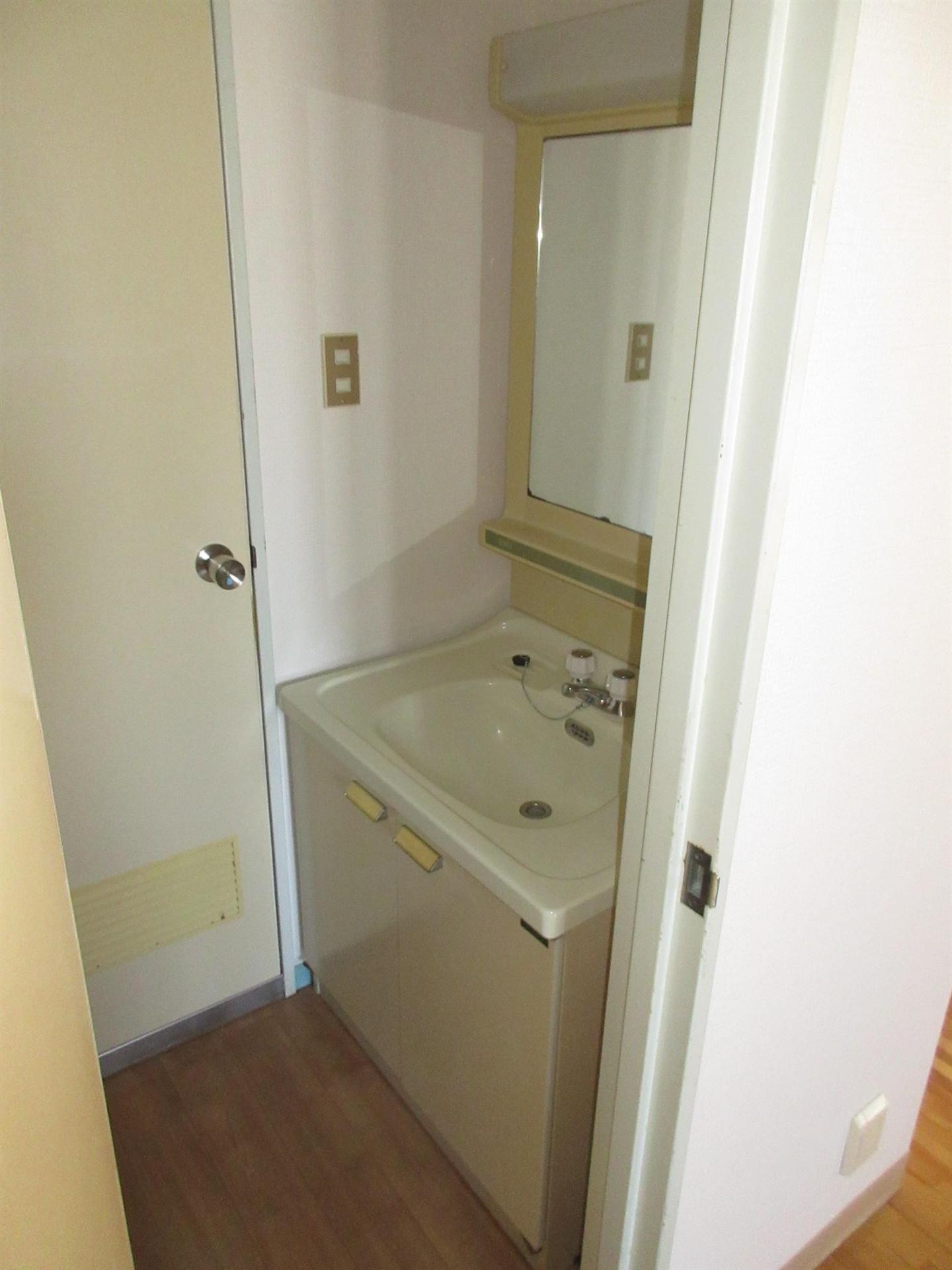 洗面設備　朝の身支度に欠かせない洗面台☆