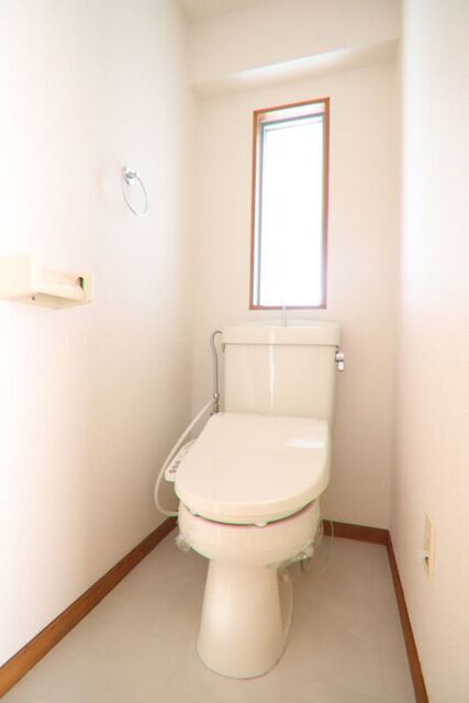 トイレ　※別室の参考写真の為、現況優先です。