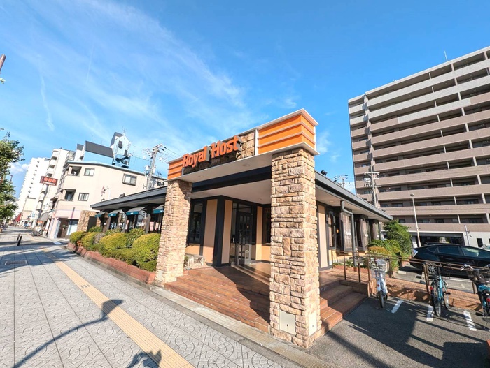 飲食店　ロイヤルホスト（飲食店）まで684m