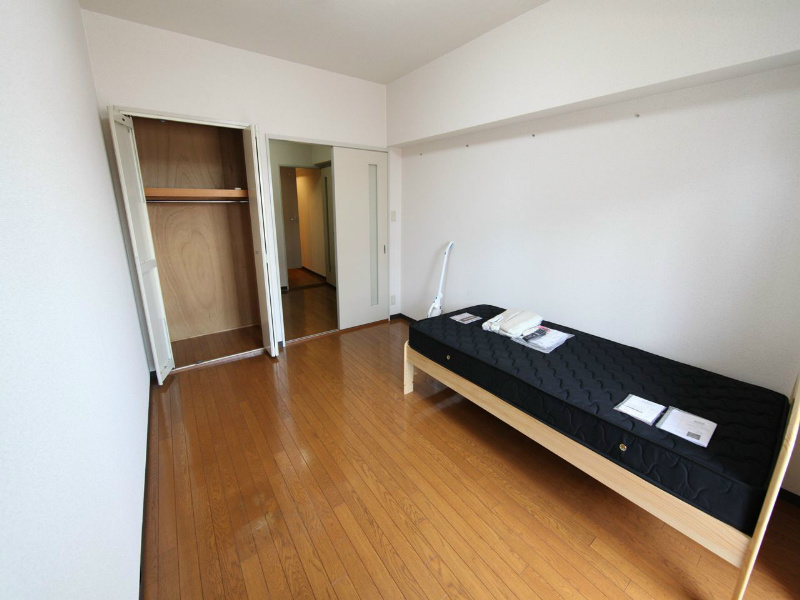 その他部屋・スペース　洋室8帖　クローゼット付　エアコン完備