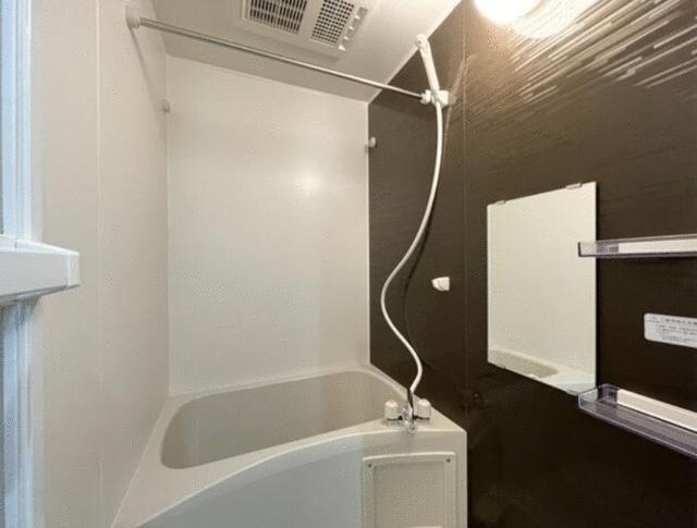 バス・シャワールーム　コンパクトで使いやすいお風呂です