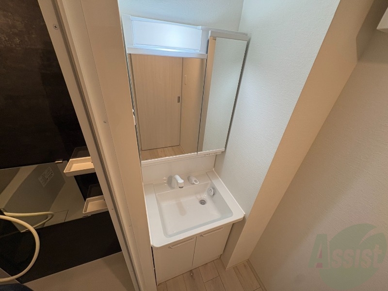 洗面設備　大きくて使いやすそうな独立洗面台になっています。