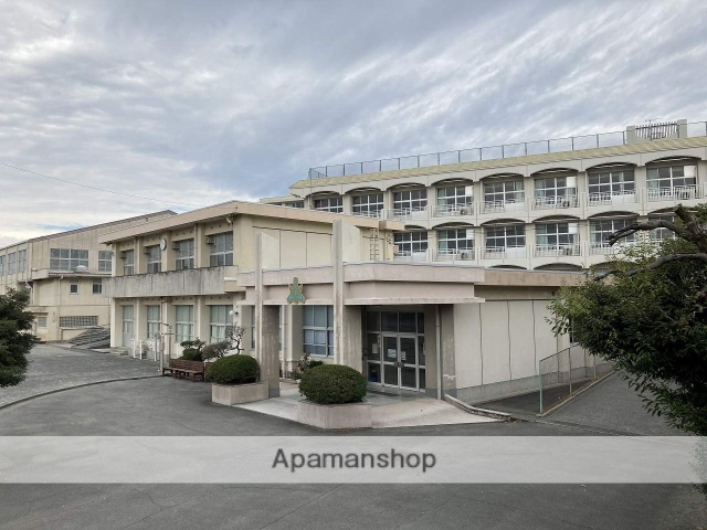 小学校　鷹岡小学校（小学校）まで874m