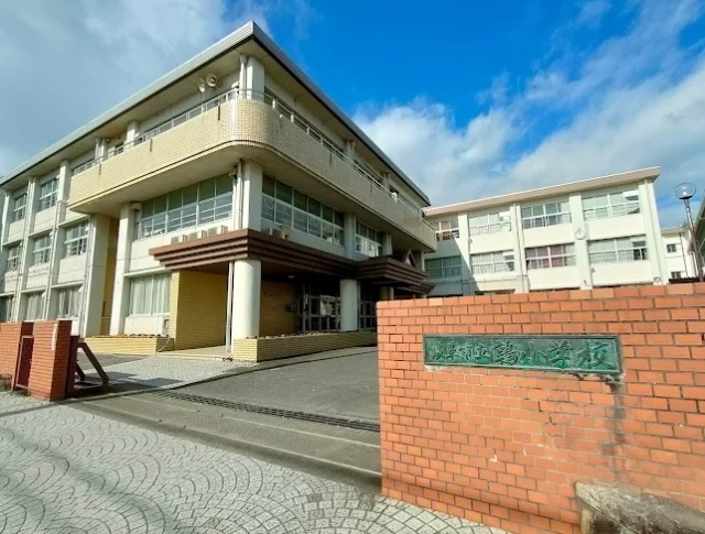 小学校　岐阜市立鶉小学校（小学校）まで1258m