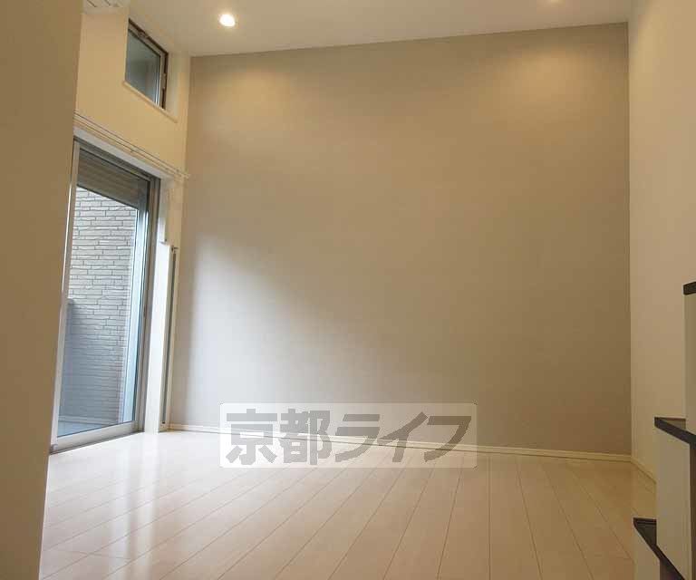 居室・リビング　天井が高いです