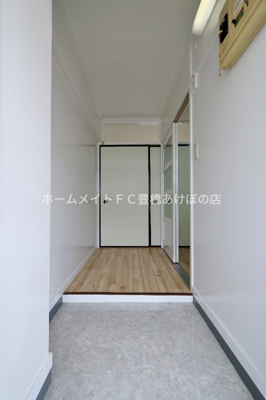 玄関　同型別部屋写真