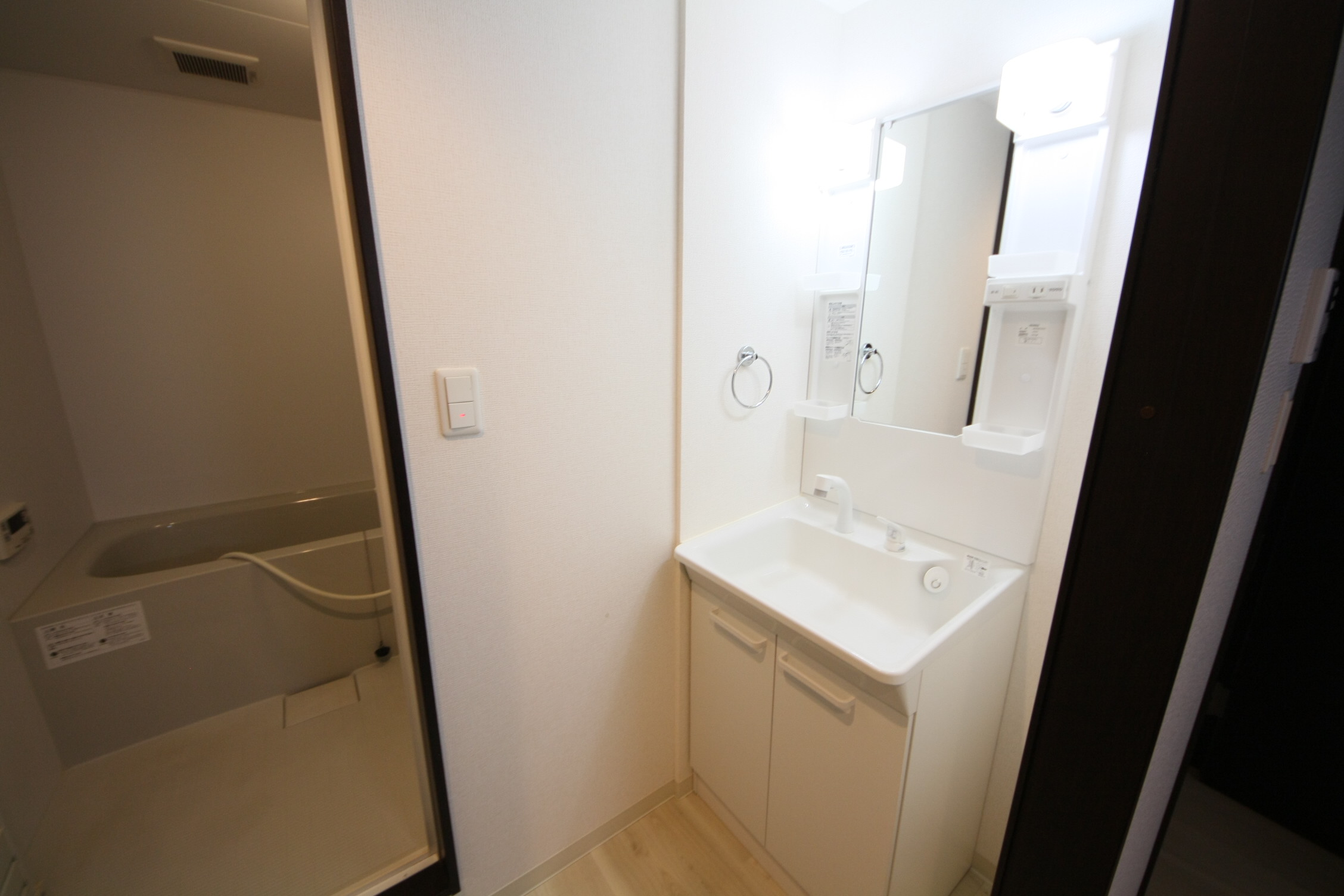 洗面設備　シャワードレッサー付きです！