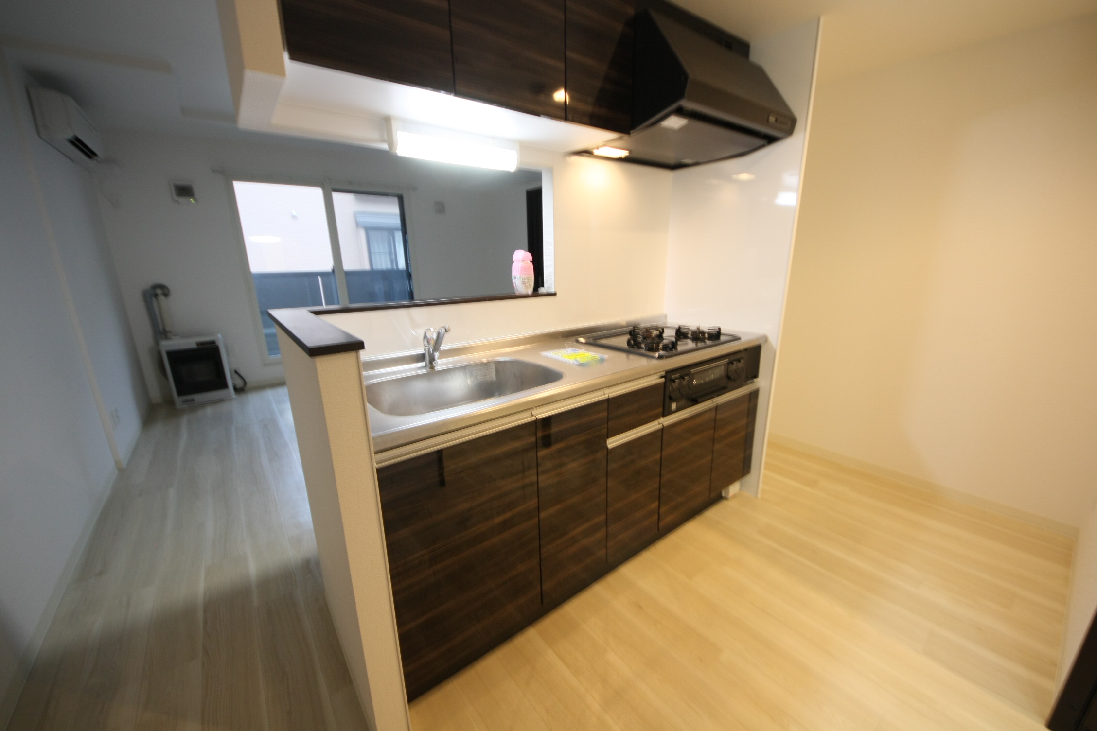 キッチン　人気の対面システムキッチンタイプです！