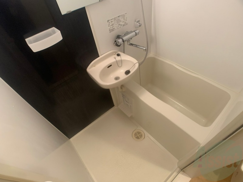 バス・シャワールーム　バスルームはこちらです。広々としてゆったり休めます。