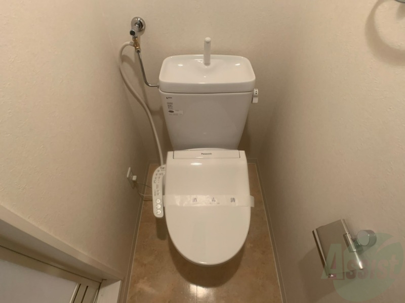 トイレ　ウォシュレット機能がついたトイレです。安心して使用できます。