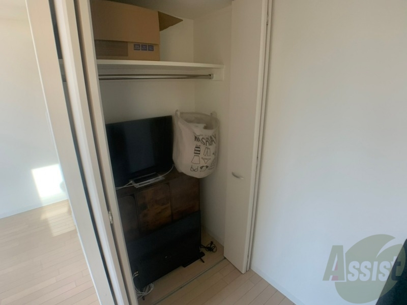 収納　クローゼットを開けてみました。お洋服が沢山しまえそう！