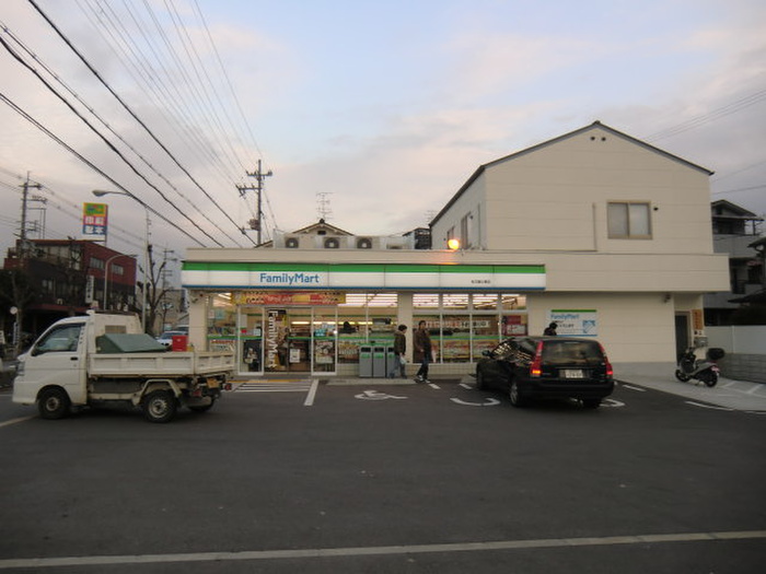 コンビニ　ファミリーマート枚方養父東店（コンビニ）まで68m