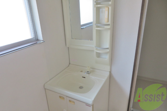 洗面設備　洗面台もありますので朝の準備はこちらから。