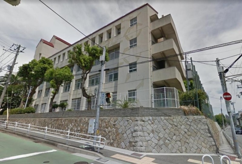 小学校　神戸市立東須磨小学校（小学校）まで432m