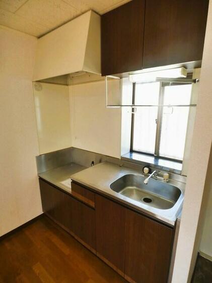 キッチン　給湯はリモコンで温度設定　お湯のハンドルだけで適温が出ます