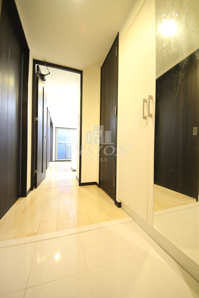 玄関　写真は別タイプとなります。