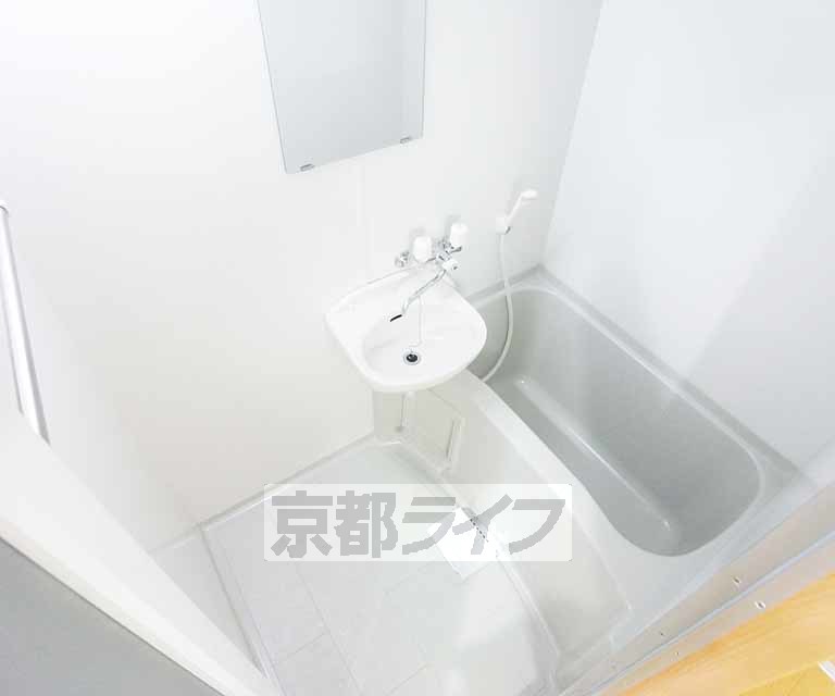 バス・シャワールーム　バスルームです。