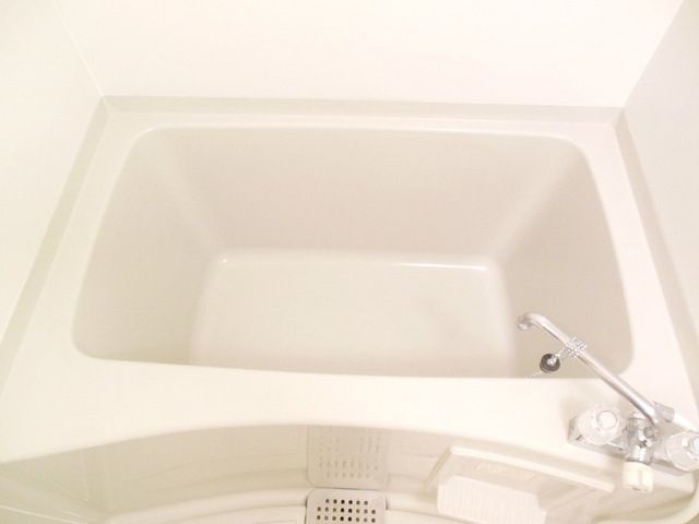 バス・シャワールーム　★深みのある浴槽です★