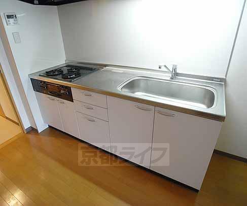 キッチン　３口コンロ付き広々キッチン