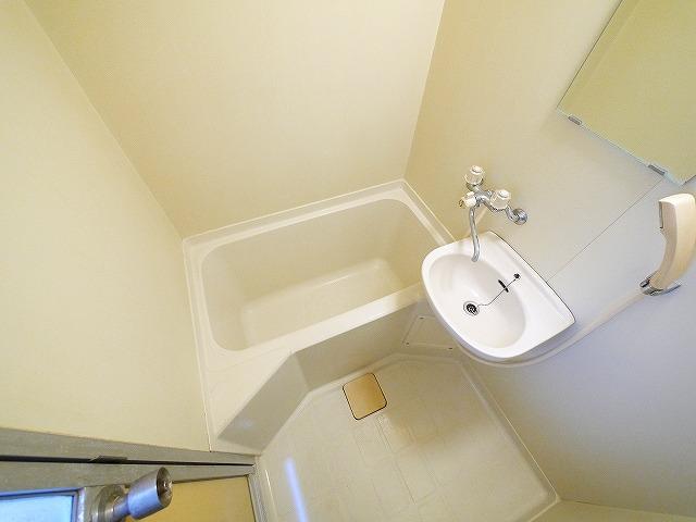 バス・シャワールーム　ゆったり過ごせるお風呂です