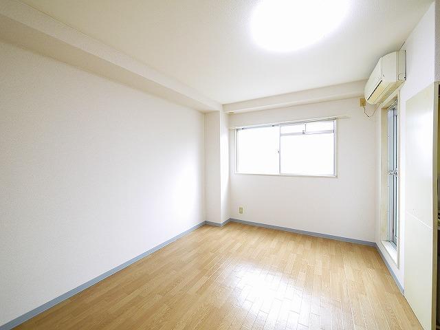 その他部屋・スペース　広くて明るい寝室