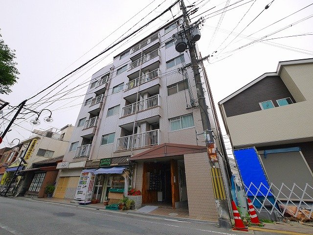 建物外観　外観は落ち着いています