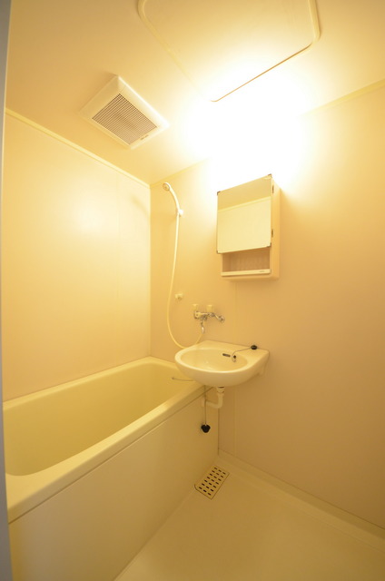 バス・シャワールーム　★ゆったりとしたバスルームで癒しのひと時を…★