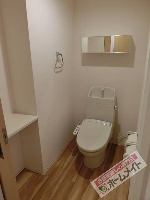 トイレ　温水洗浄便座が付いてます♪