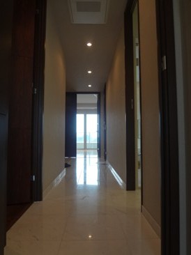 玄関　※別部屋の参考写真です。