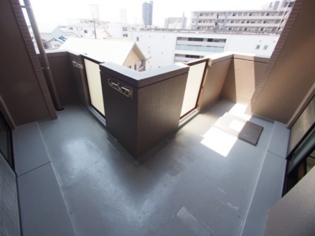 バルコニー　同物件、別号室